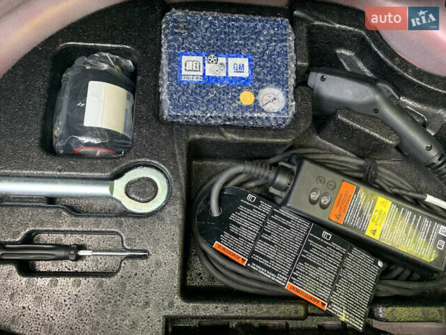 Красный Шевроле Bolt EV, объемом двигателя 0 л и пробегом 119 тыс. км за 14200 $, фото 13 на Automoto.ua