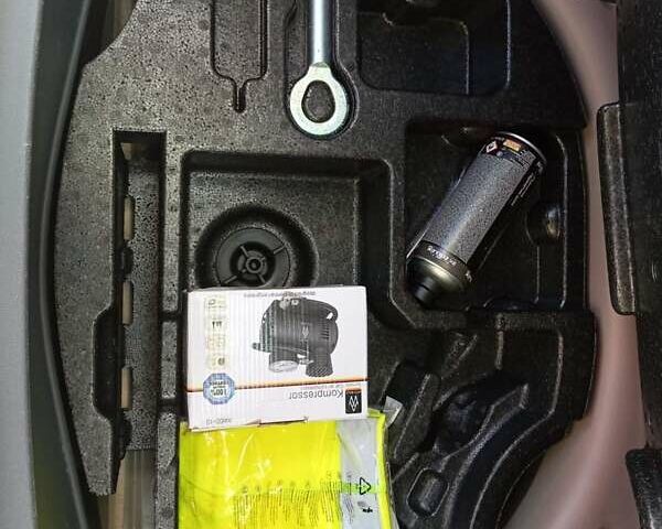 Красный Шевроле Bolt EV, объемом двигателя 0 л и пробегом 68 тыс. км за 15250 $, фото 40 на Automoto.ua
