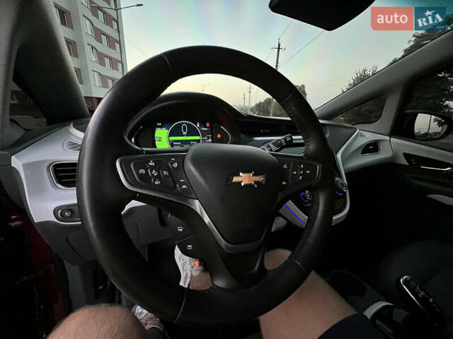 Красный Шевроле Bolt EV, объемом двигателя 0 л и пробегом 155 тыс. км за 14499 $, фото 33 на Automoto.ua