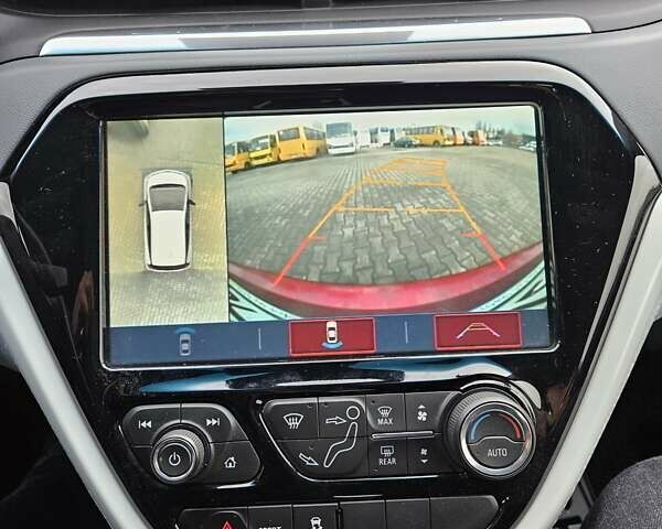 Красный Шевроле Bolt EV, объемом двигателя 0 л и пробегом 57 тыс. км за 15500 $, фото 14 на Automoto.ua