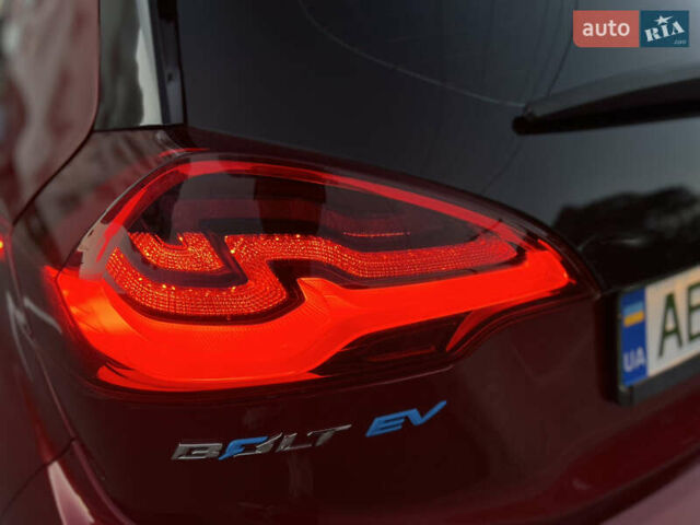 Красный Шевроле Bolt EV, объемом двигателя 0 л и пробегом 155 тыс. км за 14499 $, фото 9 на Automoto.ua