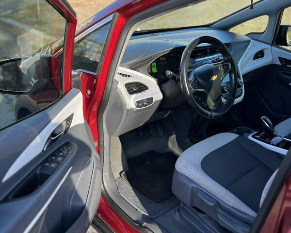 Красный Шевроле Bolt EV, объемом двигателя 0 л и пробегом 55 тыс. км за 16800 $, фото 9 на Automoto.ua