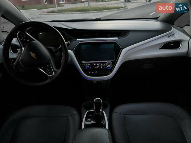 Красный Шевроле Bolt EV, объемом двигателя 0 л и пробегом 155 тыс. км за 14499 $, фото 22 на Automoto.ua