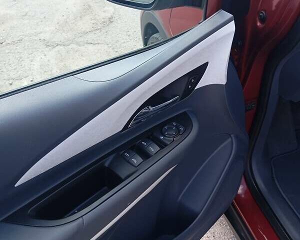 Красный Шевроле Bolt EV, объемом двигателя 0 л и пробегом 67 тыс. км за 14550 $, фото 32 на Automoto.ua