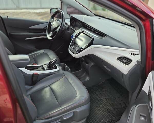 Красный Шевроле Bolt EV, объемом двигателя 0 л и пробегом 176 тыс. км за 14700 $, фото 8 на Automoto.ua
