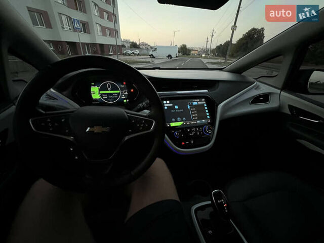 Красный Шевроле Bolt EV, объемом двигателя 0 л и пробегом 155 тыс. км за 14499 $, фото 26 на Automoto.ua