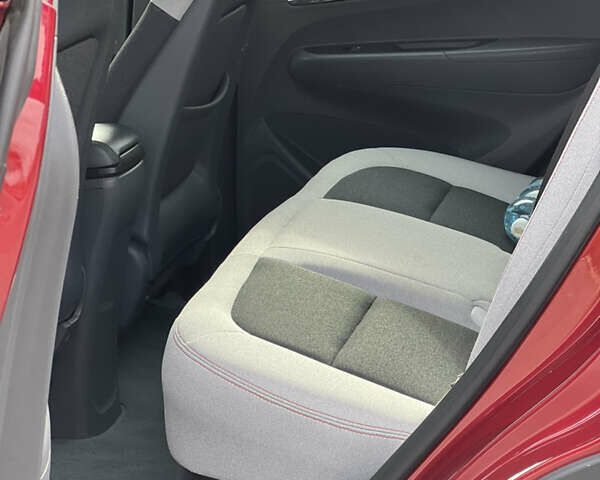 Красный Шевроле Bolt EV, объемом двигателя 0 л и пробегом 235 тыс. км за 12750 $, фото 8 на Automoto.ua