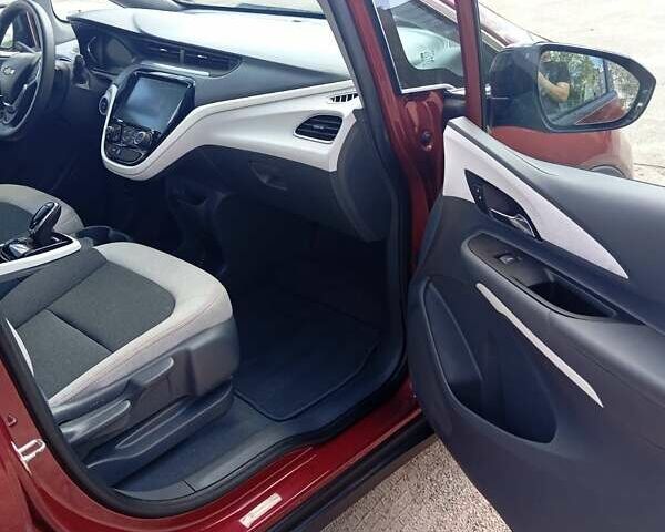 Красный Шевроле Bolt EV, объемом двигателя 0 л и пробегом 67 тыс. км за 14550 $, фото 22 на Automoto.ua