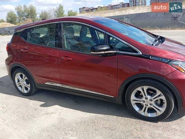 Красный Шевроле Bolt EV, объемом двигателя 0 л и пробегом 68 тыс. км за 15250 $, фото 4 на Automoto.ua