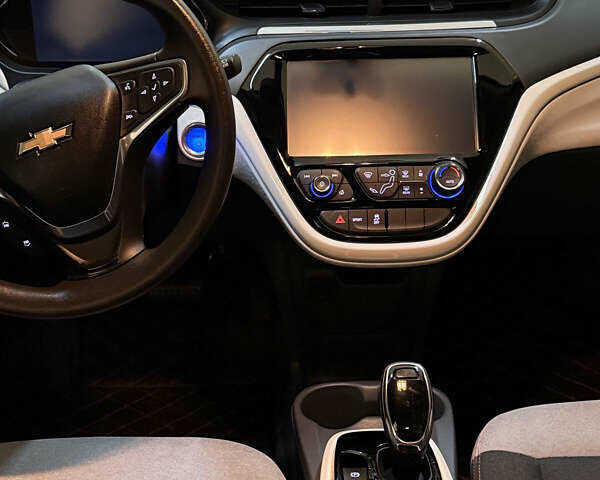 Красный Шевроле Bolt EV, объемом двигателя 0 л и пробегом 90 тыс. км за 13999 $, фото 13 на Automoto.ua