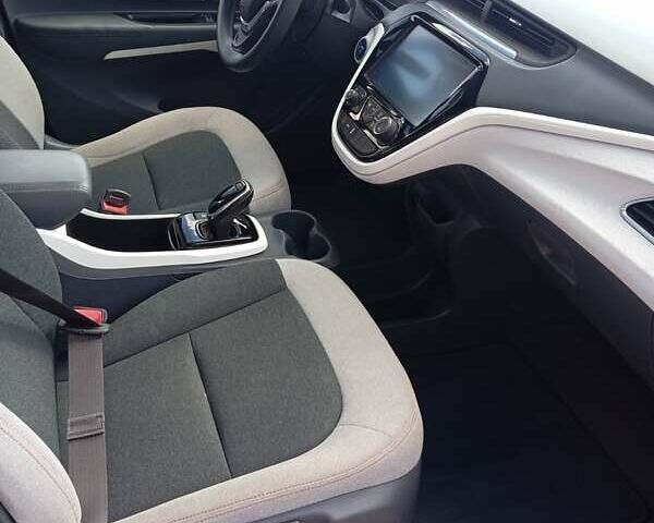 Красный Шевроле Bolt EV, объемом двигателя 0 л и пробегом 68 тыс. км за 15250 $, фото 26 на Automoto.ua