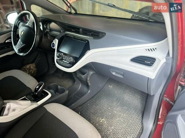 Красный Шевроле Bolt EV, объемом двигателя 0 л и пробегом 65 тыс. км за 6700 $, фото 4 на Automoto.ua