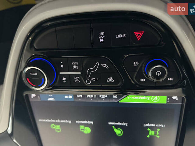 Красный Шевроле Bolt EV, объемом двигателя 0 л и пробегом 127 тыс. км за 14500 $, фото 21 на Automoto.ua