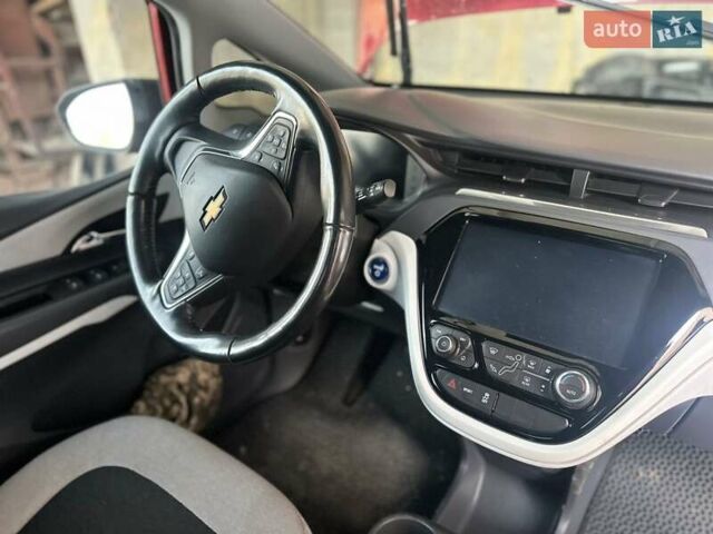 Красный Шевроле Bolt EV, объемом двигателя 0 л и пробегом 65 тыс. км за 6700 $, фото 2 на Automoto.ua