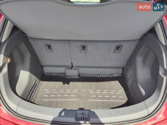 Красный Шевроле Bolt EV, объемом двигателя 0 л и пробегом 55 тыс. км за 23990 $, фото 25 на Automoto.ua