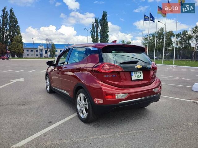 Красный Шевроле Bolt EV, объемом двигателя 0 л и пробегом 55 тыс. км за 23990 $, фото 6 на Automoto.ua