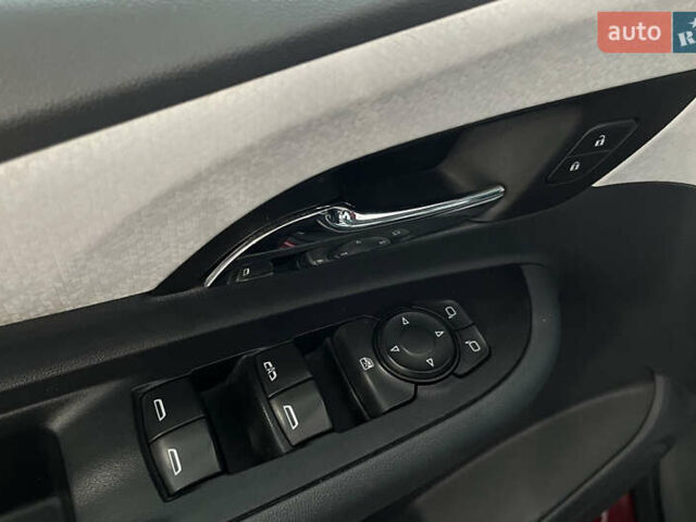 Красный Шевроле Bolt EV, объемом двигателя 0 л и пробегом 127 тыс. км за 14500 $, фото 11 на Automoto.ua