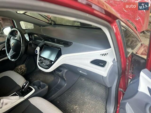 Красный Шевроле Bolt EV, объемом двигателя 0 л и пробегом 65 тыс. км за 6700 $, фото 3 на Automoto.ua