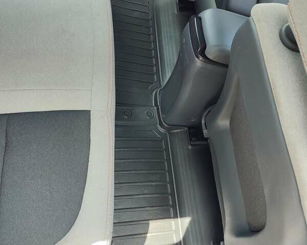 Красный Шевроле Bolt EV, объемом двигателя 0 л и пробегом 55 тыс. км за 23990 $, фото 18 на Automoto.ua