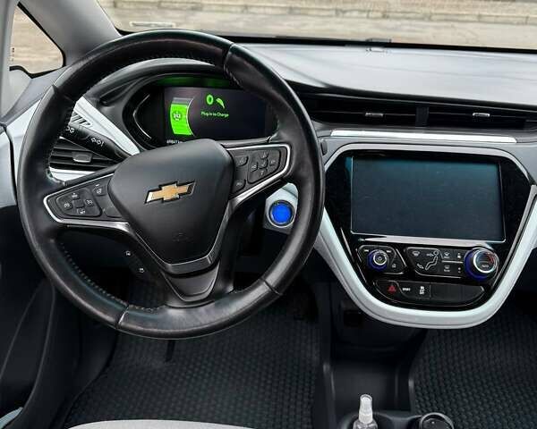Красный Шевроле Bolt EV, объемом двигателя 0 л и пробегом 70 тыс. км за 16800 $, фото 20 на Automoto.ua