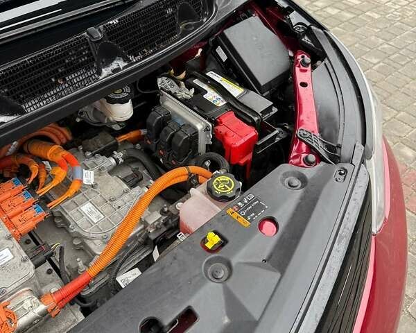 Красный Шевроле Bolt EV, объемом двигателя 0 л и пробегом 70 тыс. км за 16800 $, фото 9 на Automoto.ua
