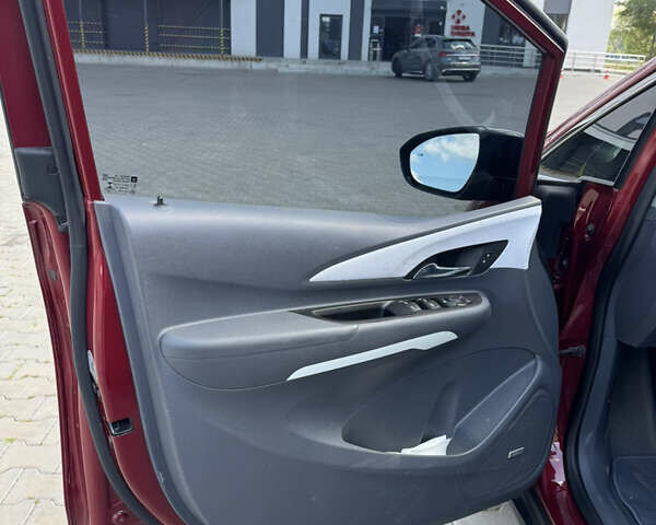 Красный Шевроле Bolt EV, объемом двигателя 0 л и пробегом 90 тыс. км за 16200 $, фото 28 на Automoto.ua