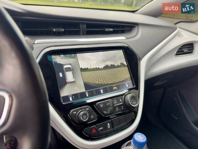 Красный Шевроле Bolt EV, объемом двигателя 0 л и пробегом 36 тыс. км за 16450 $, фото 23 на Automoto.ua