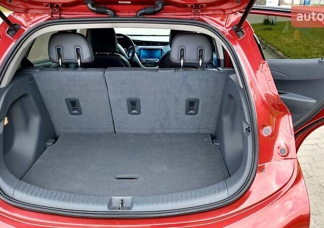 Красный Шевроле Bolt EV, объемом двигателя 0 л и пробегом 36 тыс. км за 16450 $, фото 25 на Automoto.ua