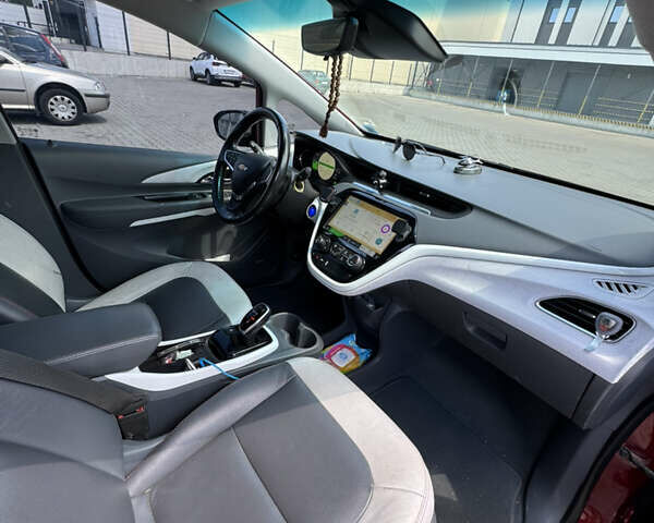 Красный Шевроле Bolt EV, объемом двигателя 0 л и пробегом 90 тыс. км за 16200 $, фото 40 на Automoto.ua