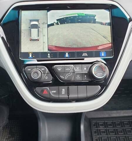 Красный Шевроле Bolt EV, объемом двигателя 0 л и пробегом 21 тыс. км за 16950 $, фото 28 на Automoto.ua