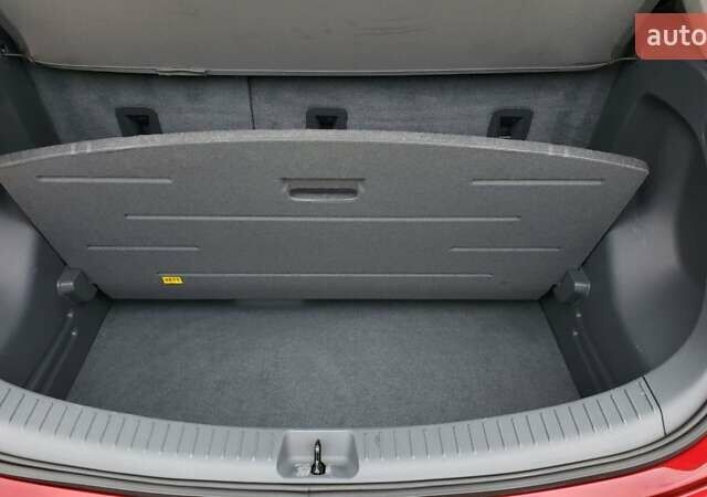 Красный Шевроле Bolt EV, объемом двигателя 0 л и пробегом 23 тыс. км за 17500 $, фото 25 на Automoto.ua