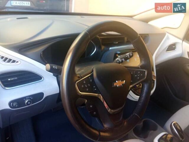 Красный Шевроле Bolt EV, объемом двигателя 0 л и пробегом 40 тыс. км за 14500 $, фото 2 на Automoto.ua