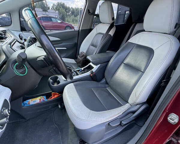 Красный Шевроле Bolt EV, объемом двигателя 0 л и пробегом 90 тыс. км за 16666 $, фото 29 на Automoto.ua