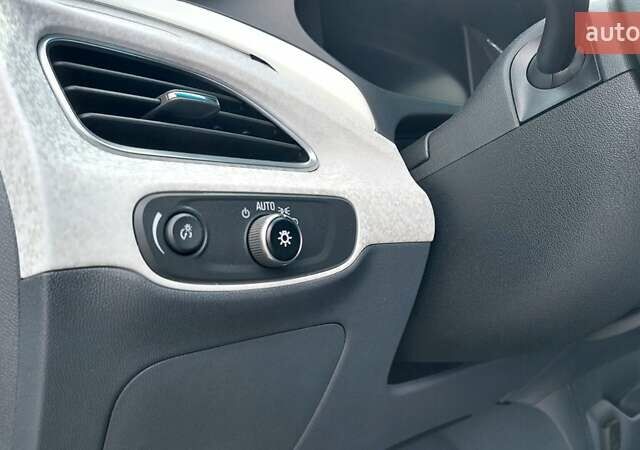 Красный Шевроле Bolt EV, объемом двигателя 0 л и пробегом 36 тыс. км за 16450 $, фото 20 на Automoto.ua