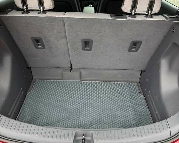 Красный Шевроле Bolt EV, объемом двигателя 0 л и пробегом 70 тыс. км за 16800 $, фото 10 на Automoto.ua