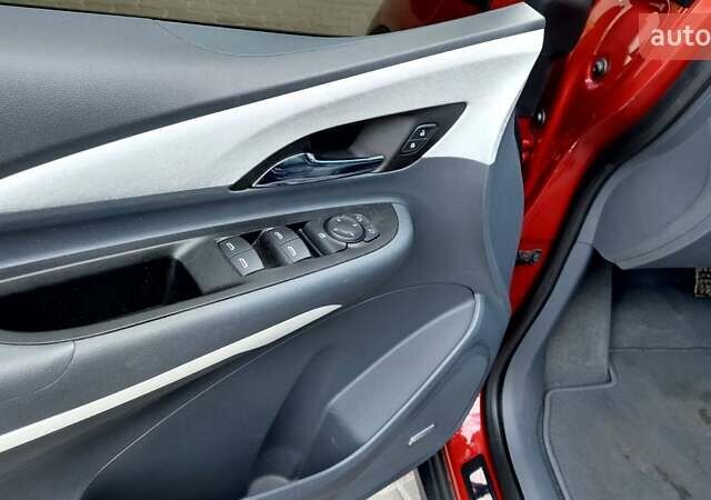 Красный Шевроле Bolt EV, объемом двигателя 0 л и пробегом 36 тыс. км за 16450 $, фото 22 на Automoto.ua