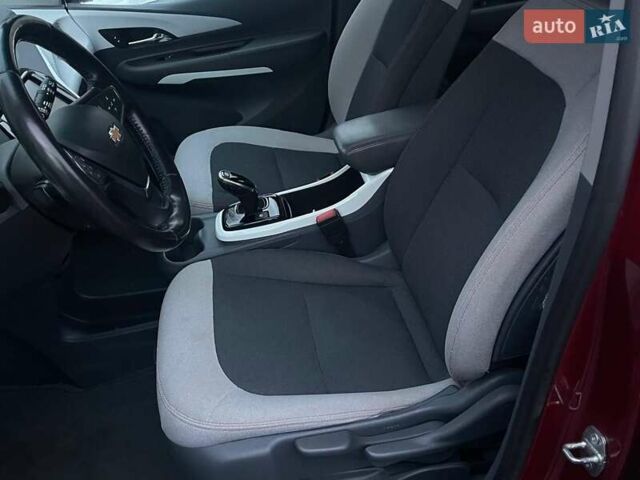 Красный Шевроле Bolt EV, объемом двигателя 0 л и пробегом 66 тыс. км за 15999 $, фото 2 на Automoto.ua