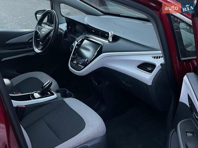 Красный Шевроле Bolt EV, объемом двигателя 0 л и пробегом 66 тыс. км за 15999 $, фото 10 на Automoto.ua