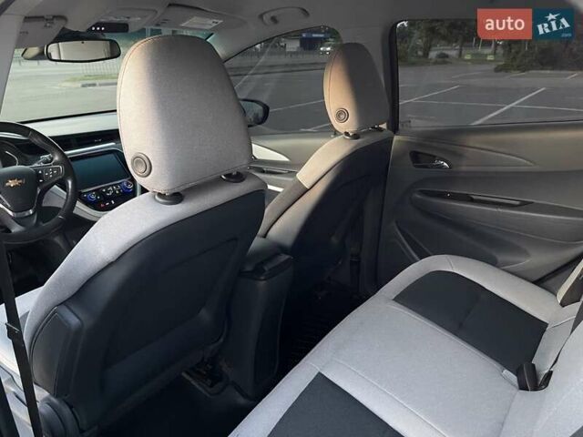 Красный Шевроле Bolt EV, объемом двигателя 0 л и пробегом 59 тыс. км за 18900 $, фото 71 на Automoto.ua