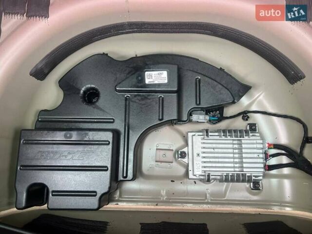 Красный Шевроле Bolt EV, объемом двигателя 0 л и пробегом 32 тыс. км за 12299 $, фото 15 на Automoto.ua