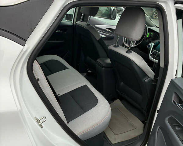 Шевроле Bolt EV, объемом двигателя 0 л и пробегом 22 тыс. км за 16300 $, фото 8 на Automoto.ua