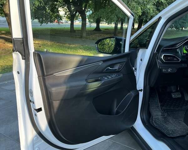 Шевроле Bolt EV, объемом двигателя 0 л и пробегом 16 тыс. км за 20200 $, фото 11 на Automoto.ua
