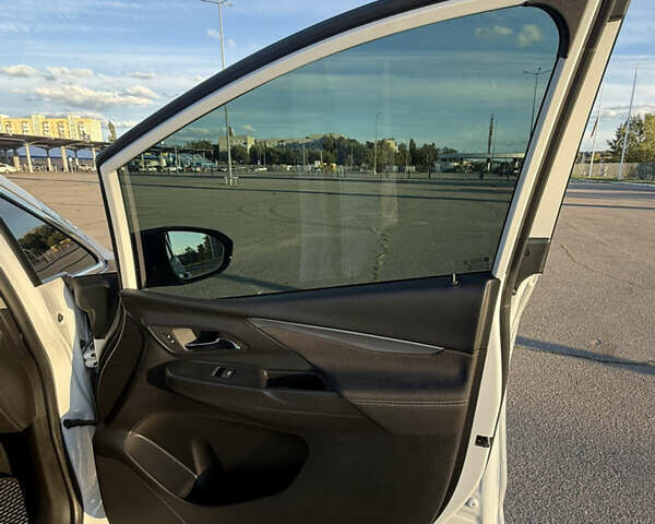 Шевроле Bolt EV, объемом двигателя 0 л и пробегом 13 тыс. км за 19900 $, фото 24 на Automoto.ua