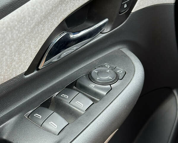 Серый Шевроле Bolt EV, объемом двигателя 0 л и пробегом 110 тыс. км за 14200 $, фото 10 на Automoto.ua