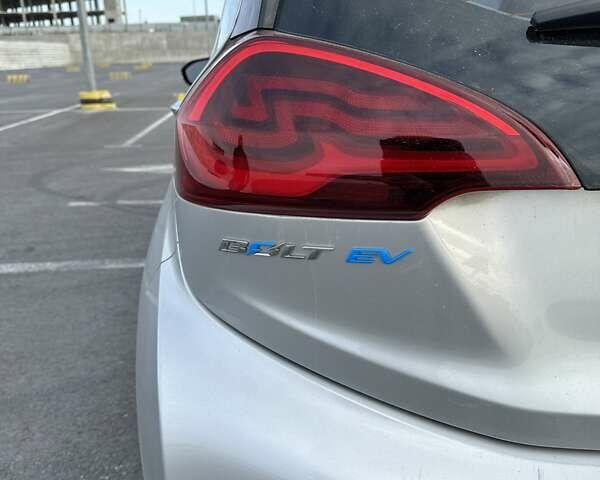 Серый Шевроле Bolt EV, объемом двигателя 0 л и пробегом 98 тыс. км за 15500 $, фото 10 на Automoto.ua