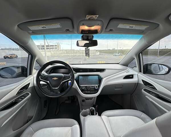 Серый Шевроле Bolt EV, объемом двигателя 0 л и пробегом 98 тыс. км за 15500 $, фото 15 на Automoto.ua