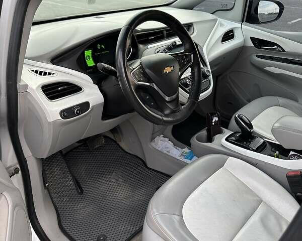 Серый Шевроле Bolt EV, объемом двигателя 0 л и пробегом 98 тыс. км за 15500 $, фото 13 на Automoto.ua