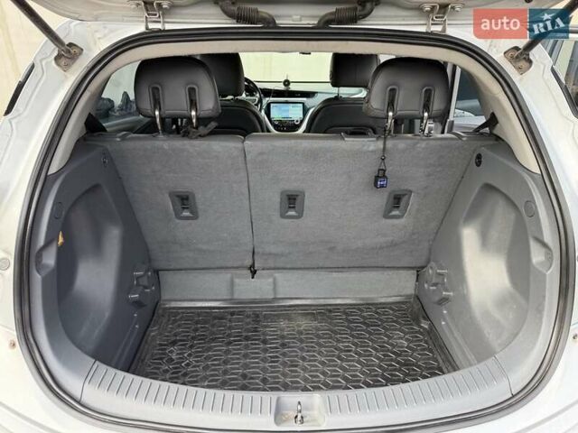 Серый Шевроле Bolt EV, объемом двигателя 0 л и пробегом 156 тыс. км за 11500 $, фото 15 на Automoto.ua