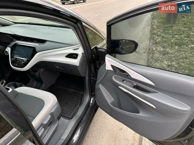 Серый Шевроле Bolt EV, объемом двигателя 0 л и пробегом 96 тыс. км за 14600 $, фото 12 на Automoto.ua