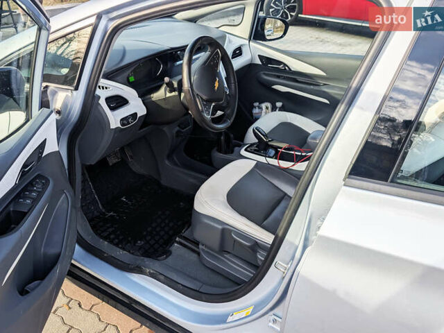 Серый Шевроле Bolt EV, объемом двигателя 0 л и пробегом 89 тыс. км за 16230 $, фото 17 на Automoto.ua